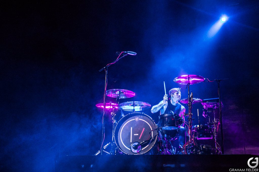 twentyonepilots's tweet photo. | stløuis. halloween. 10312015 | [photos: @grahamfielder] https://t.co/rVI2wxvbEX
