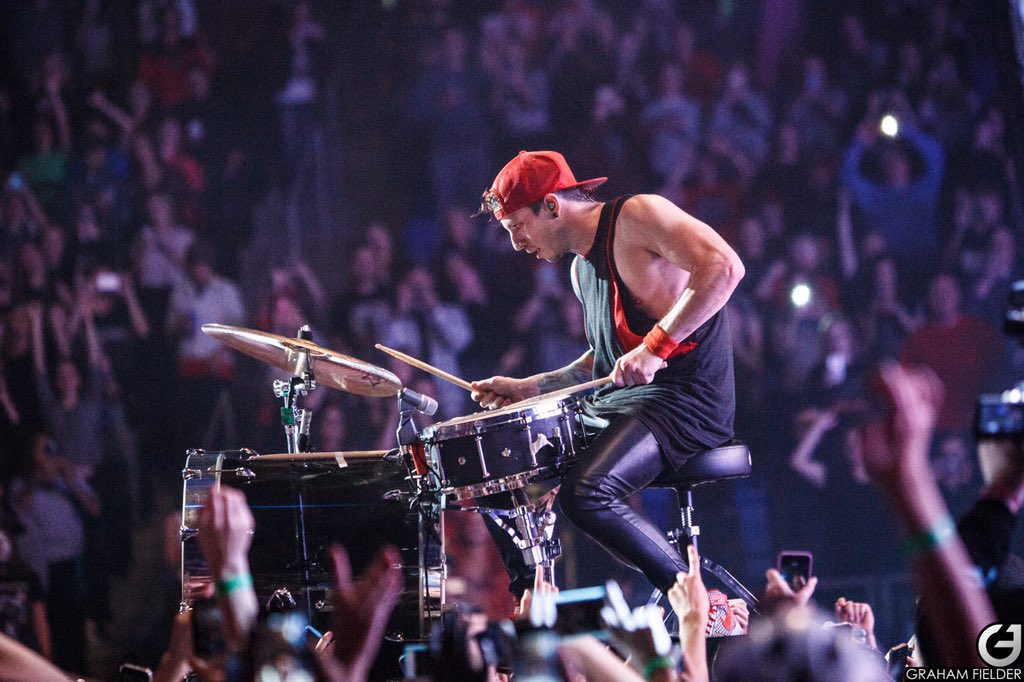 twentyonepilots's tweet photo. | stløuis. halloween. 10312015 | [photos: @grahamfielder] https://t.co/rVI2wxvbEX
