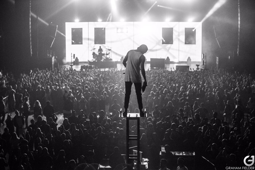 twentyonepilots's tweet photo. || stløuis. halloween. 10312015 || [photos: @grahamfielder] https://t.co/j0XRntV34H
