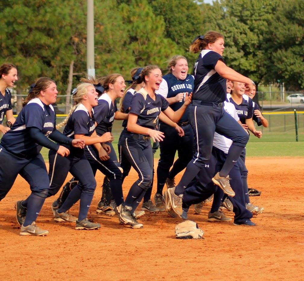 CanaanBurnett's tweet photo. there is no better feeling!!!!! @glsoftballteam https://t.co/xDYmTfihzm
