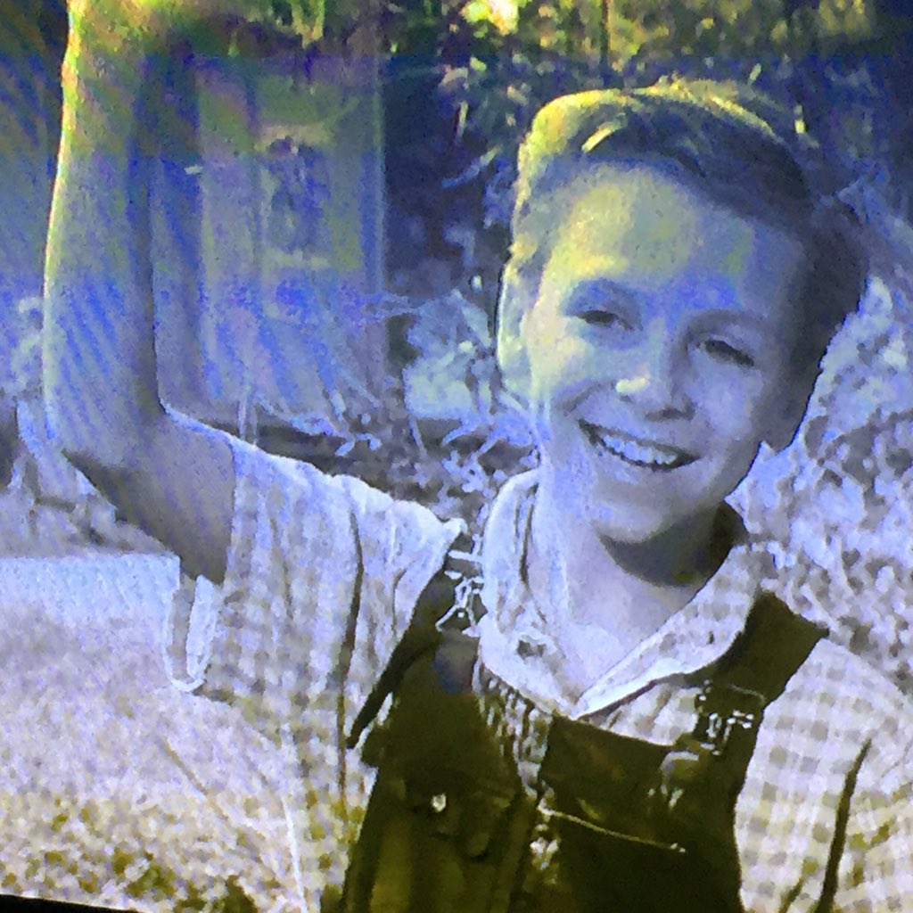 APPLESToNEPiX's tweet photo. That's right, John. #SmileAndWave....
<#PixFromLastNite<🎃>#SpookyStreambinge>
#OVERexposure.
Kinda terrifying #2pix. https://t.co/O3cyj3SRD3