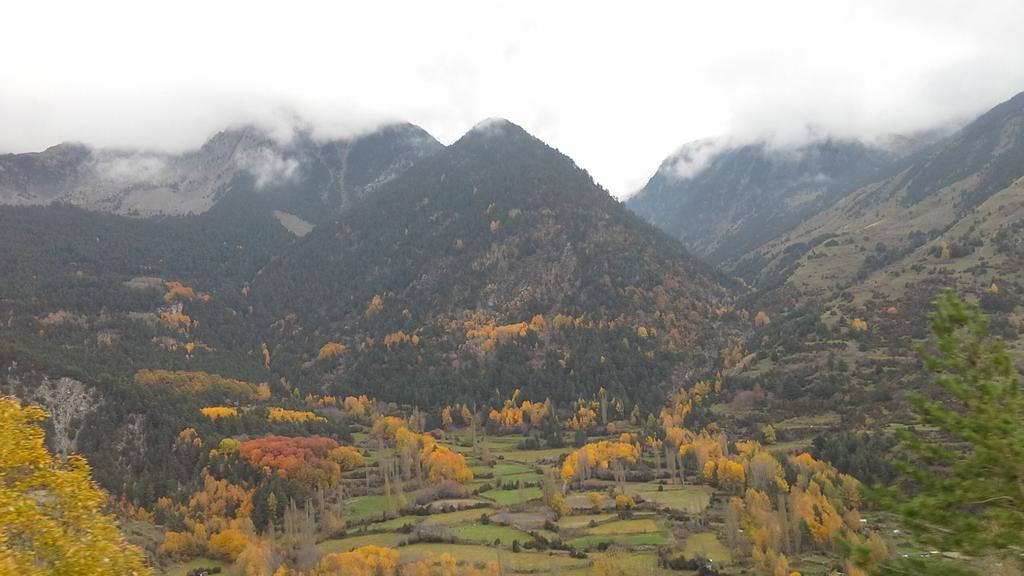 MPilarVicenteZg's tweet photo. #ValledeTena precioso otoño en embalse de #LaSarra https://t.co/p9byoP9lrV