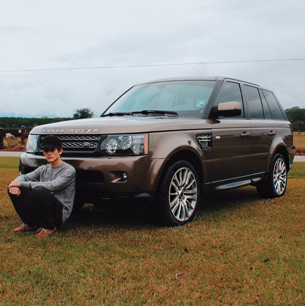 dylandauzat's tweet photo. Happy to say I bought myself a car Ive always wanted, a Range Rover HSE Luxury(: Thanks God, I owe everything to you https://t.co/ywMnXyHFH6