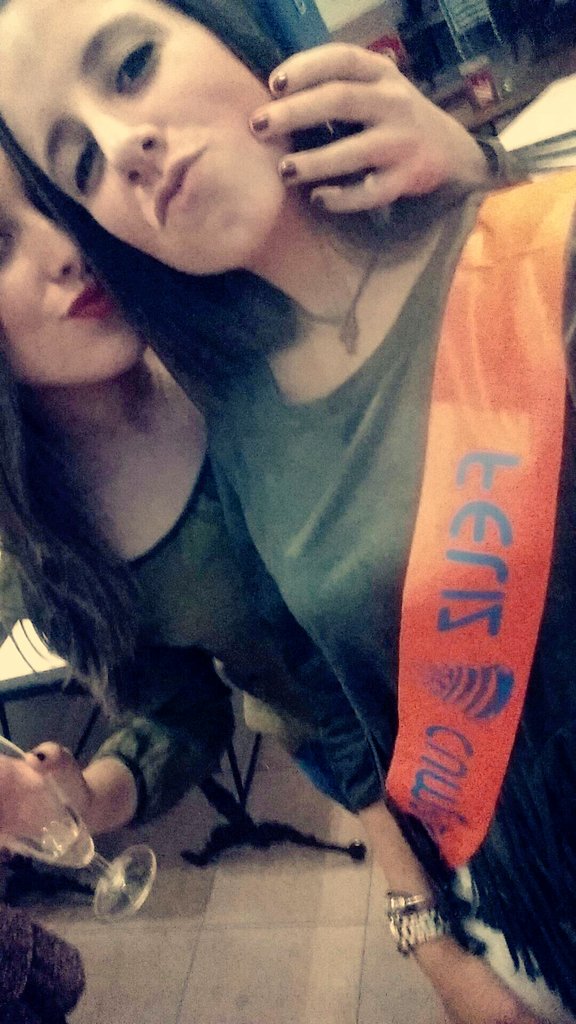 maria_nevado's tweet photo. "@iinmaculada99: Por ti, por mí, por un futuro juntass👭 #teqq❤ https://t.co/J5h3Rive2Z" te quieroooomucho💋