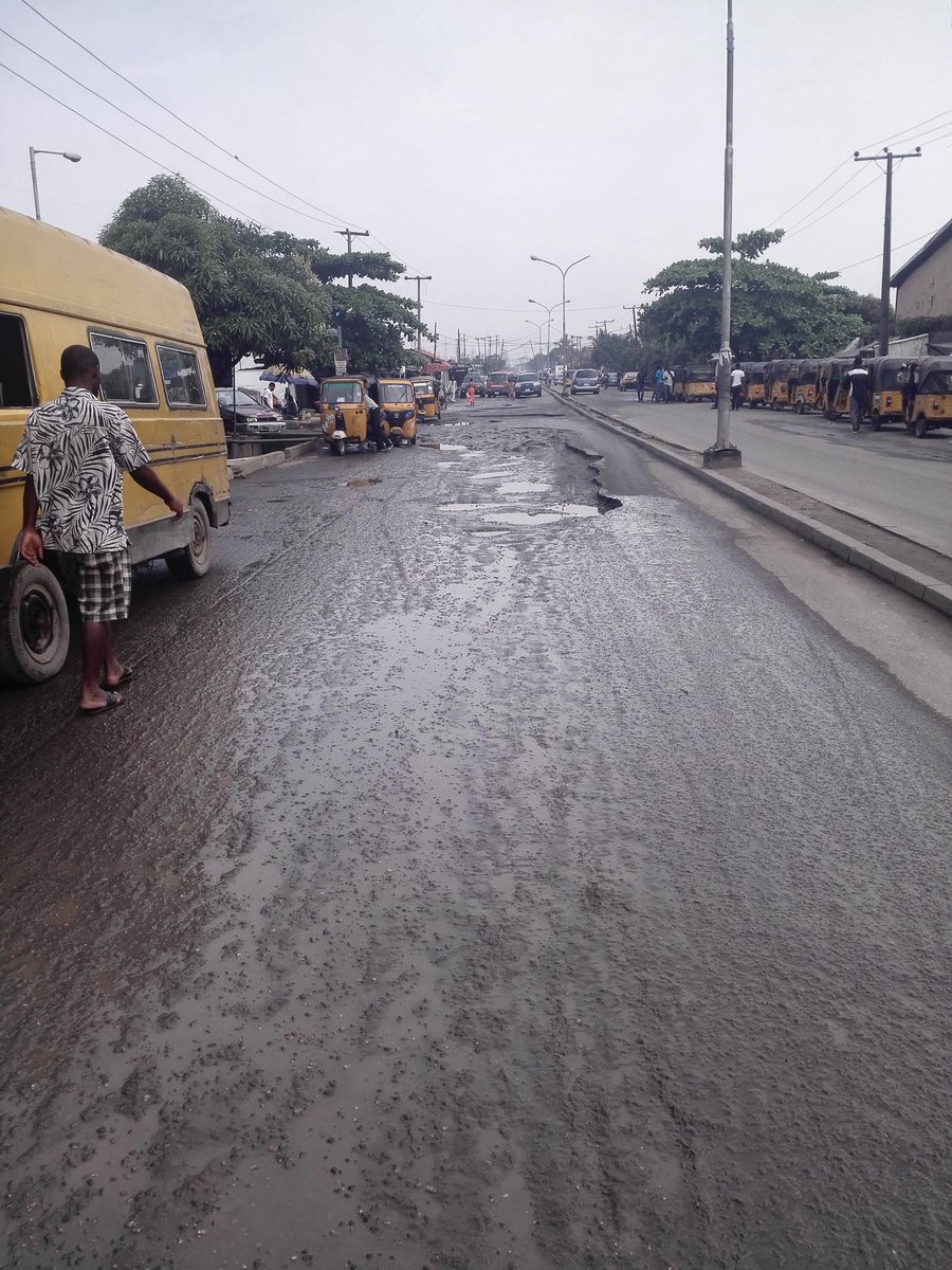 Urenwoke's tweet photo. @AkinwunmiAmbode @IFM923 Some Pictures of the road (Pt2) https://t.co/5A2EWNAEFN