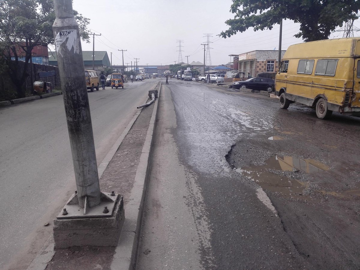 Urenwoke's tweet photo. @AkinwunmiAmbode @IFM923 Some Pictures of the road (Pt3) https://t.co/TGG9NO0RC4