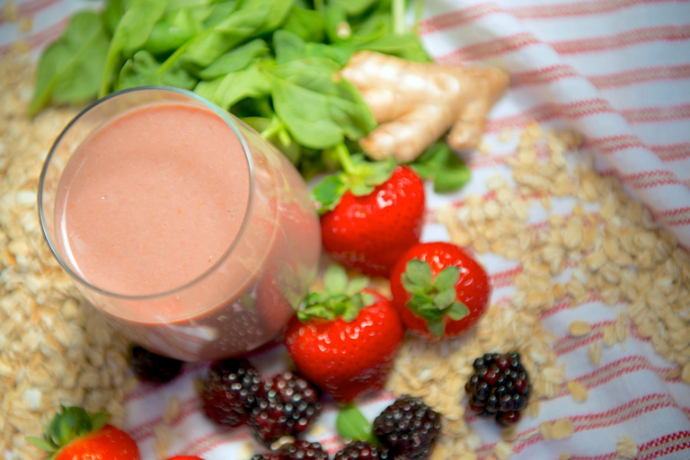 nutribullet's tweet photo. Feeling like you ate too much candy? Here are 10 Breakfast Blasts for weight loss!  https://t.co/3EcUcSeZvW https://t.co/IxelqUTNoS
