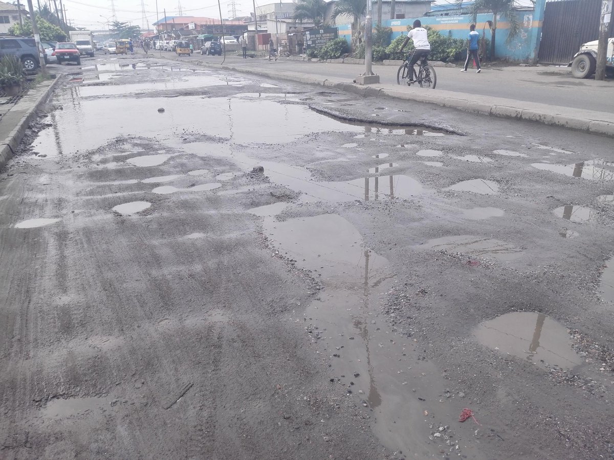 Urenwoke's tweet photo. @AkinwunmiAmbode @IFM923 Some Pictures of the road (Pt5) https://t.co/8oJhUx3eyy