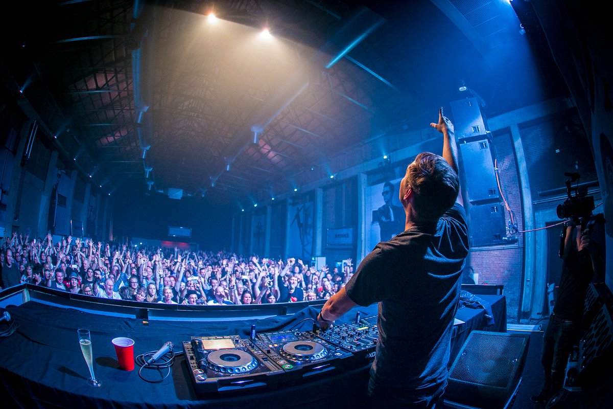 asot's tweet photo. Let’s #Embrace this tune!
@arminvanbuuren ft @Rock_Mafia ‘Hands To Heaven’ #ASOT737 #Embrace
https://t.co/xXTGcUhaMX https://t.co/zrzGb6tmgO
