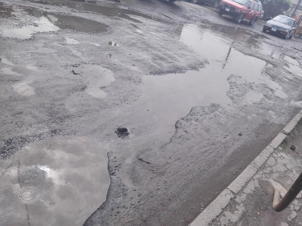 Urenwoke's tweet photo. @AkinwunmiAmbode @IFM923 Some Pictures of the road (Pt6) https://t.co/QU8LoUcaMU