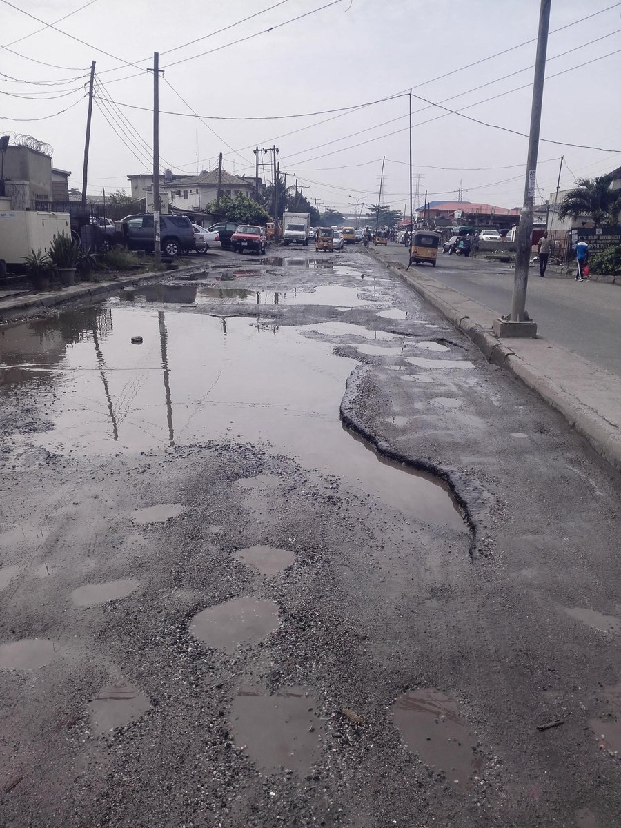 Urenwoke's tweet photo. @AkinwunmiAmbode @IFM923 Some Pictures of the road (Pt5) https://t.co/8oJhUx3eyy