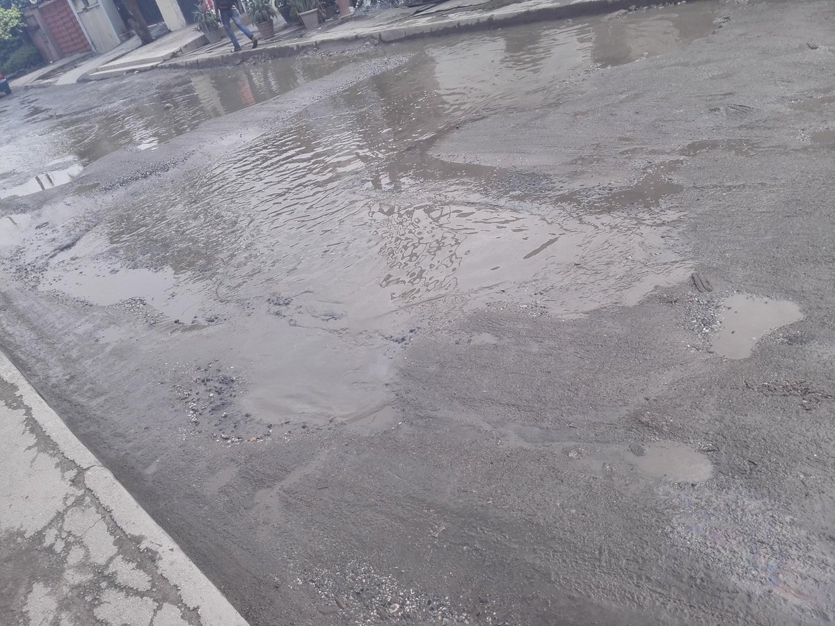 Urenwoke's tweet photo. @AkinwunmiAmbode @IFM923 Some Pictures of the road (Pt6) https://t.co/QU8LoUcaMU