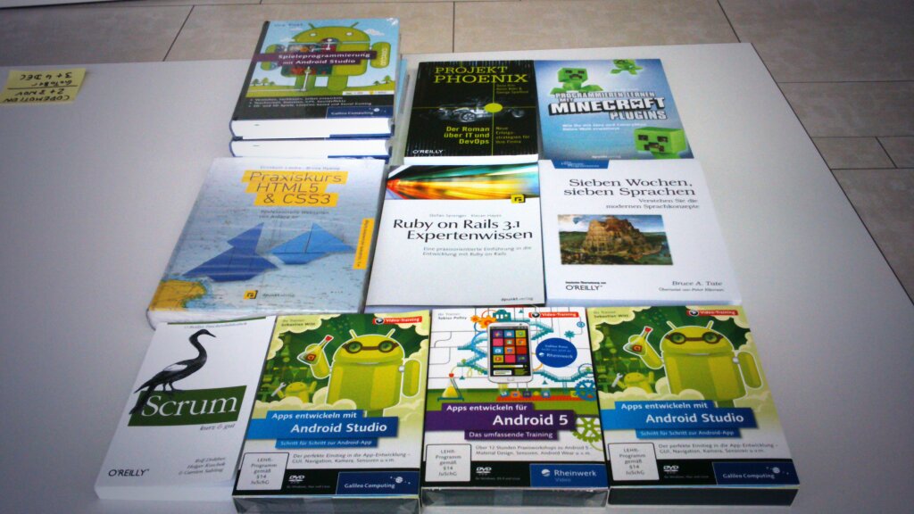 codecurious_bln's tweet image. Also great books to win in our raffle - sponsored by @dpunkt_verlag & @newthinking THX! #SpookyCode  w/ @CSSclasses