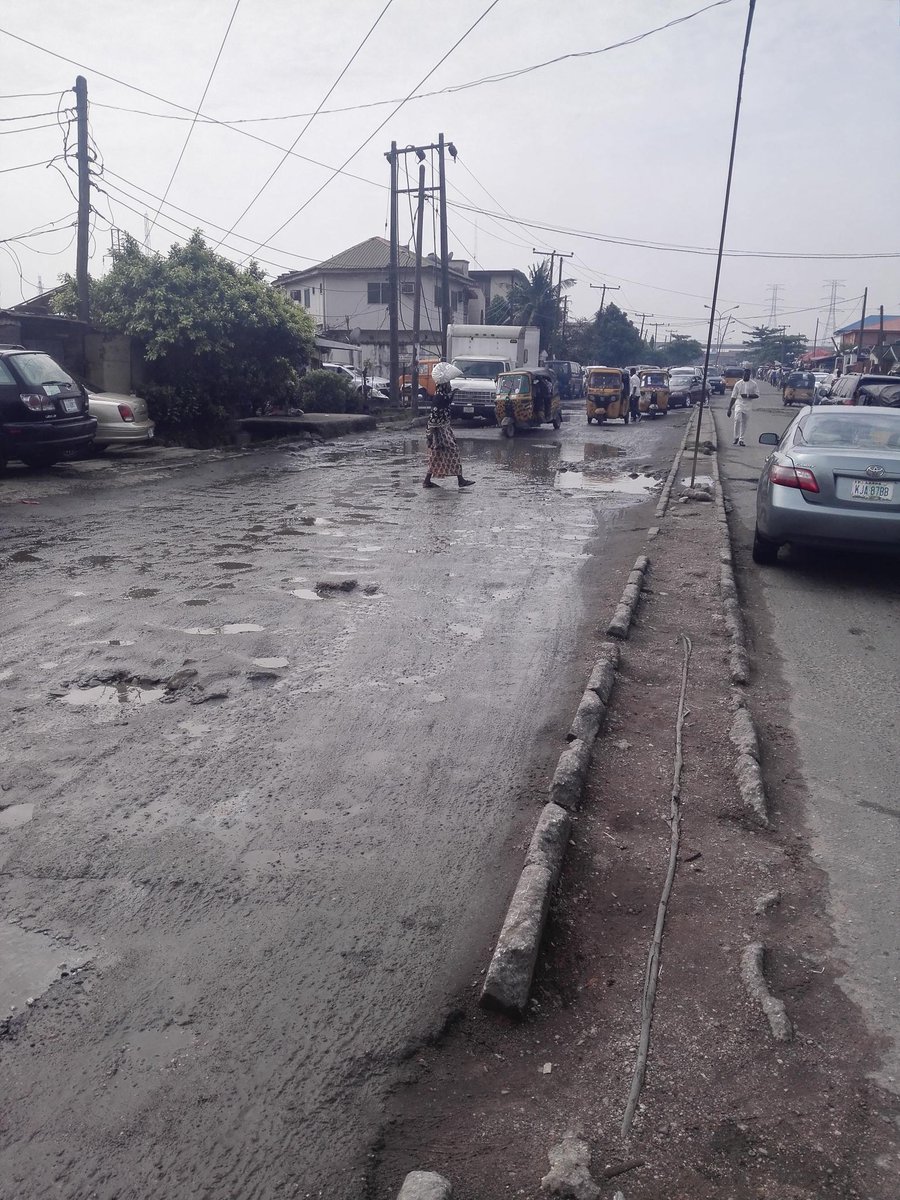 Urenwoke's tweet photo. @AkinwunmiAmbode @IFM923 Some Pictures of the road (Pt6) https://t.co/QU8LoUcaMU