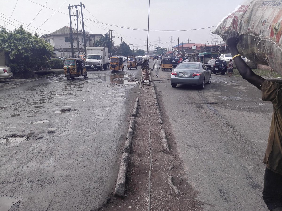 Urenwoke's tweet photo. @AkinwunmiAmbode @IFM923 Some Pictures of the road (Pt6) https://t.co/QU8LoUcaMU