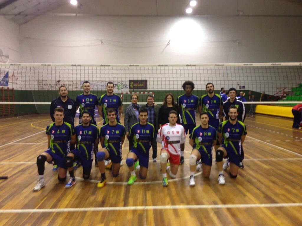jmer_1's tweet photo. “Llegar juntos es el principio.Mantenerse juntos,es el progreso.Trabajar juntos es el éxito”.Henry Ford.@VoleyTextil https://t.co/IMO9PwW2cE