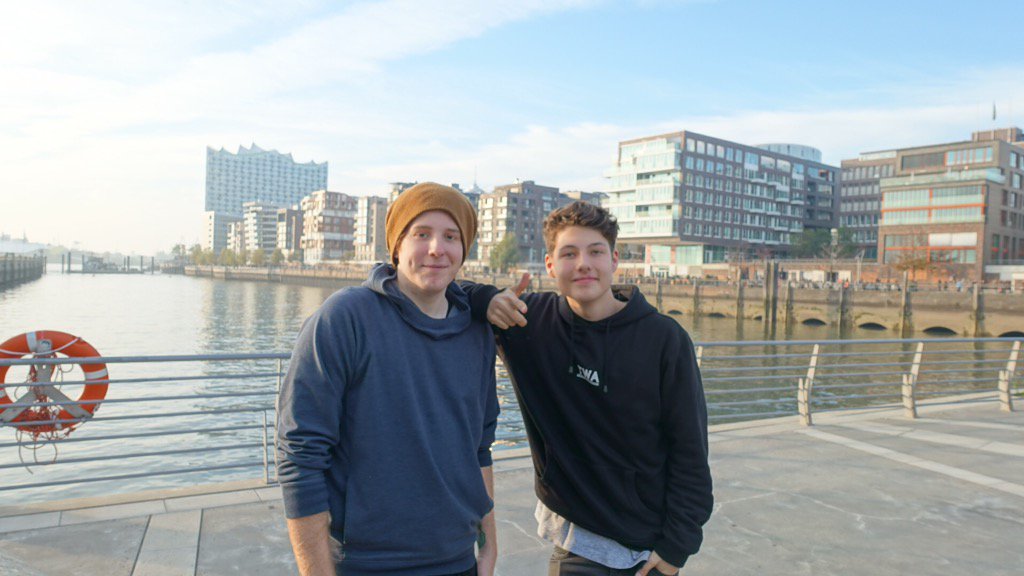 JonahPschl's tweet photo. Bei gutem Wetter durch Hamburgs Hafengebiet zu cruisen ist schon reeeelativ nice! 😁📷☀️ #perle @unge https://t.co/Laio6WO8Ze