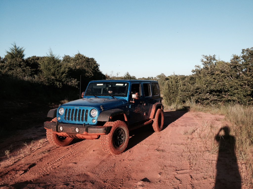 episg1's tweet photo. @THEJeepMafia Happy birthday #JeepMafia shares B-Day with #GloriousBlue 👋👊 https://t.co/StoCuUjXWk