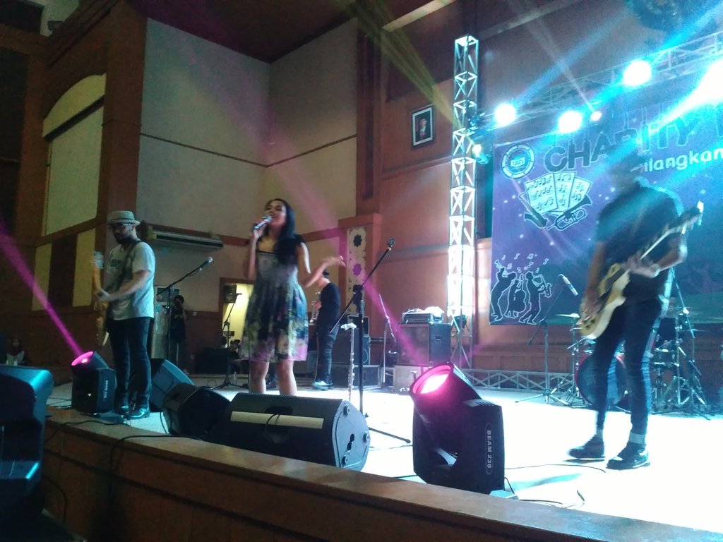 EconomyExpo's tweet photo. LIVE REPORT] the last song from mocca - i remember @moccaofficial  #economyexpo2015 https://t.co/oUYEEgUn8v