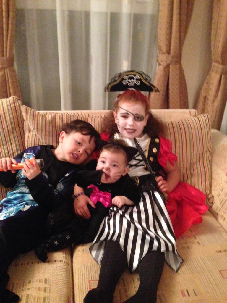 jodiemc84's tweet photo. Hallaween in Wales with the family @tagoeg27 https://t.co/6TaI5U5DoY