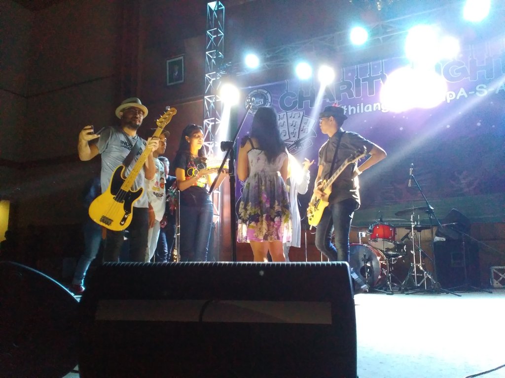EconomyExpo's tweet photo. LIVE REPORT] acara charity night bertepatan nih sama annivnya mocca, sukses trs ya @moccaofficial #economyexpo2015 https://t.co/mf3Q8SerFS