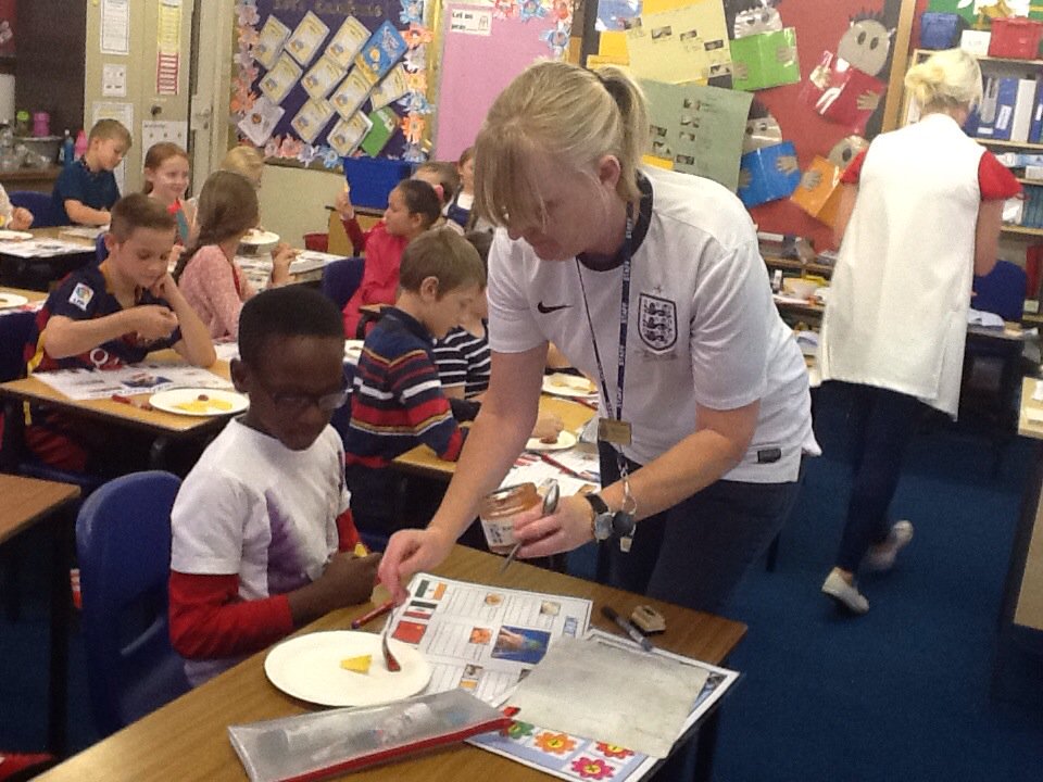 Y4OLOL's tweet photo. We explored cultures from around the world- food tasting and dance #multicultural week https://t.co/faMas6v5OL