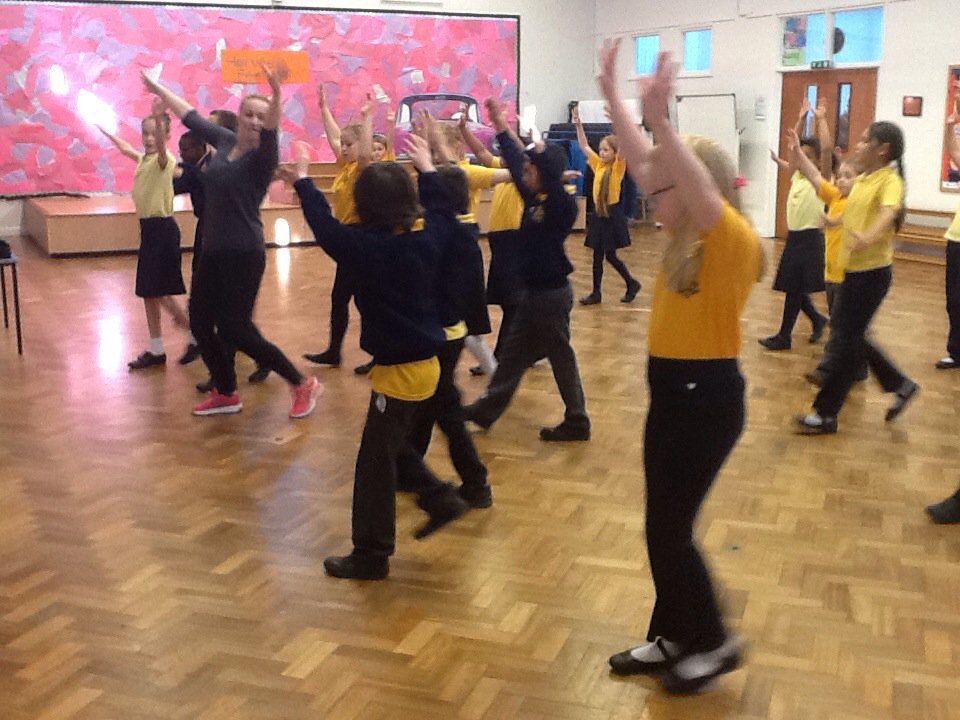 Y4OLOL's tweet photo. We explored cultures from around the world- food tasting and dance #multicultural week https://t.co/faMas6v5OL