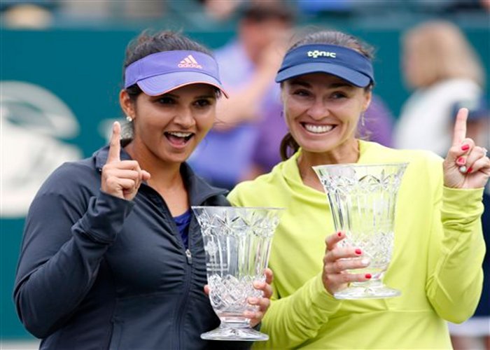 news24tvchannel's tweet photo. सानिया-मार्टिन ने जीता डब्ल्यूटीए का खिताब  #saniamirza #martinahingis #wtatitle https://t.co/PWapCQb4B6 https://t.co/G4pfX5mKwy
