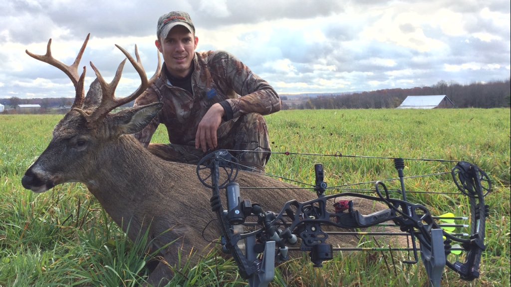 blood_outdoors's tweet photo. Congrats to team member Kru on a great buck!! Hoyt and rage combo did the job again!! #SRBfieldrests https://t.co/1UShcXVWHX