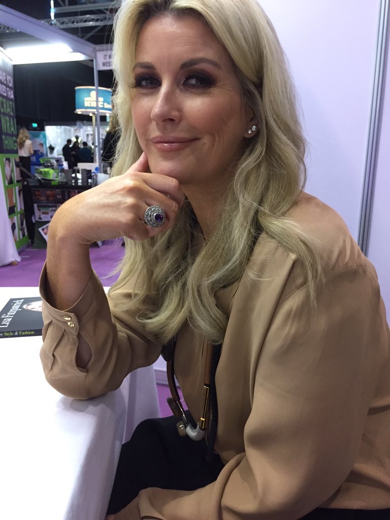 This is the most gorgeous ring I have ever seen, so in love ❤️💍💎<a href="/LorimatKilkenny/">Lorimat 💍</a> <a href="/ChicagoJewels/">Chicago Jewellery</a> <a href="/UltimateWedLive/">UltimateWeddingsLive</a>