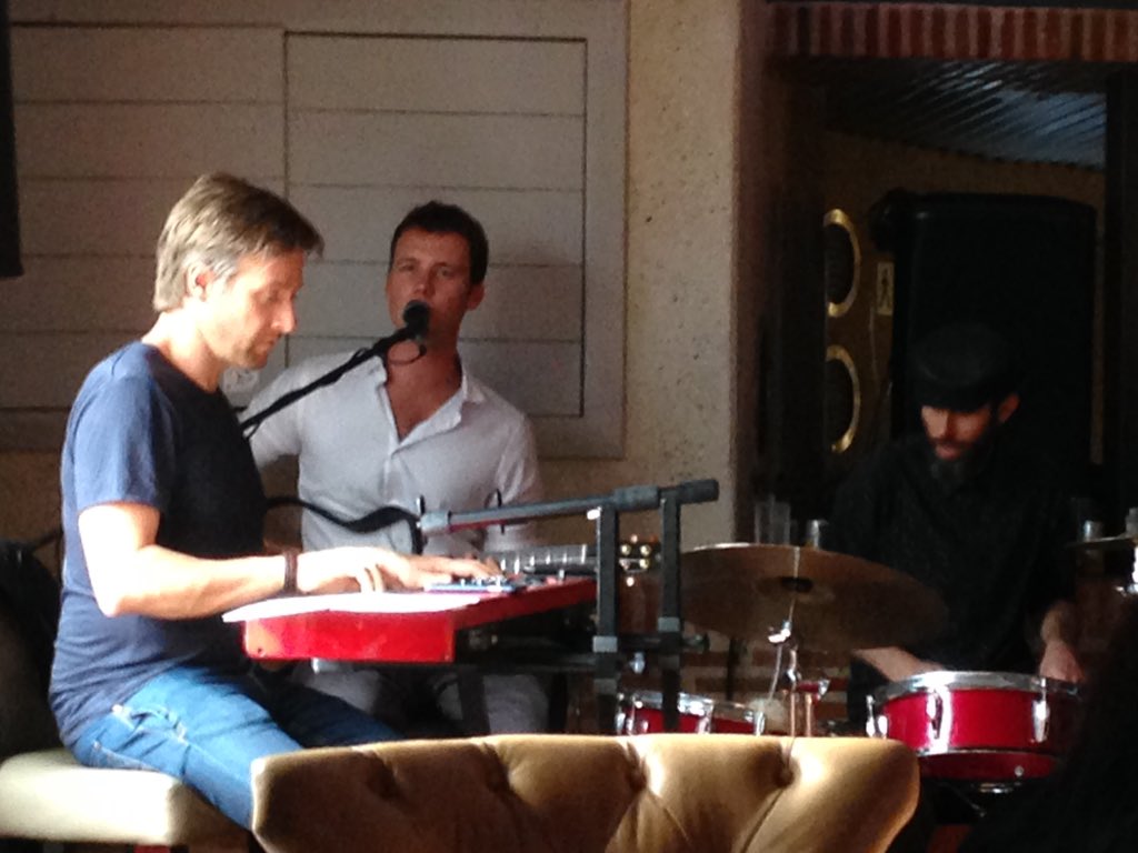 heidifaessler's tweet photo. Things to do on a rainy Sunday: catch @ShenFMlive playing at #BasculeBar @CapeGrace #Lovecapetown https://t.co/2G09s1FUES