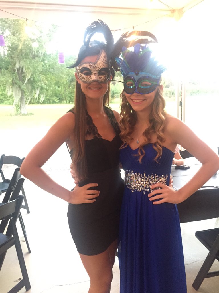 cassidylynn99's tweet photo. had a fun night🎭 #samsparty https://t.co/DcuQKDYhb6