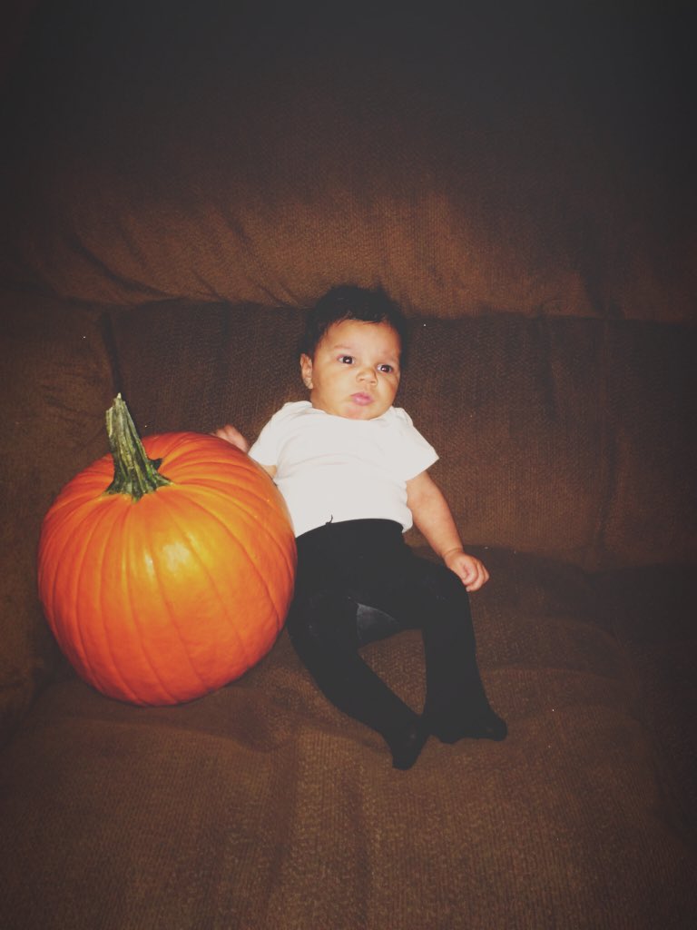 Tyty_198's tweet photo. Happy November from my baby girl Julietβ€οΈππππ #princessjuliet https://t.co/d8GnPigJUS