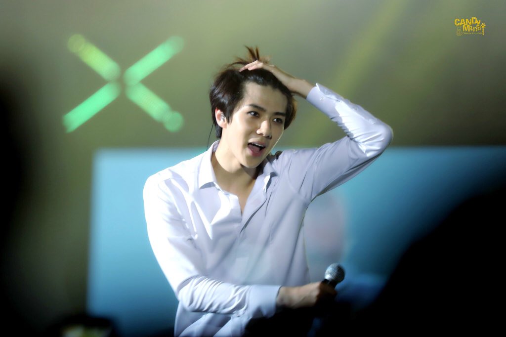 Mundy6894's tweet photo. #sehun  EXO' LUXION IN HK My Angel&amp;Devil https://t.co/kwmyqFalew
