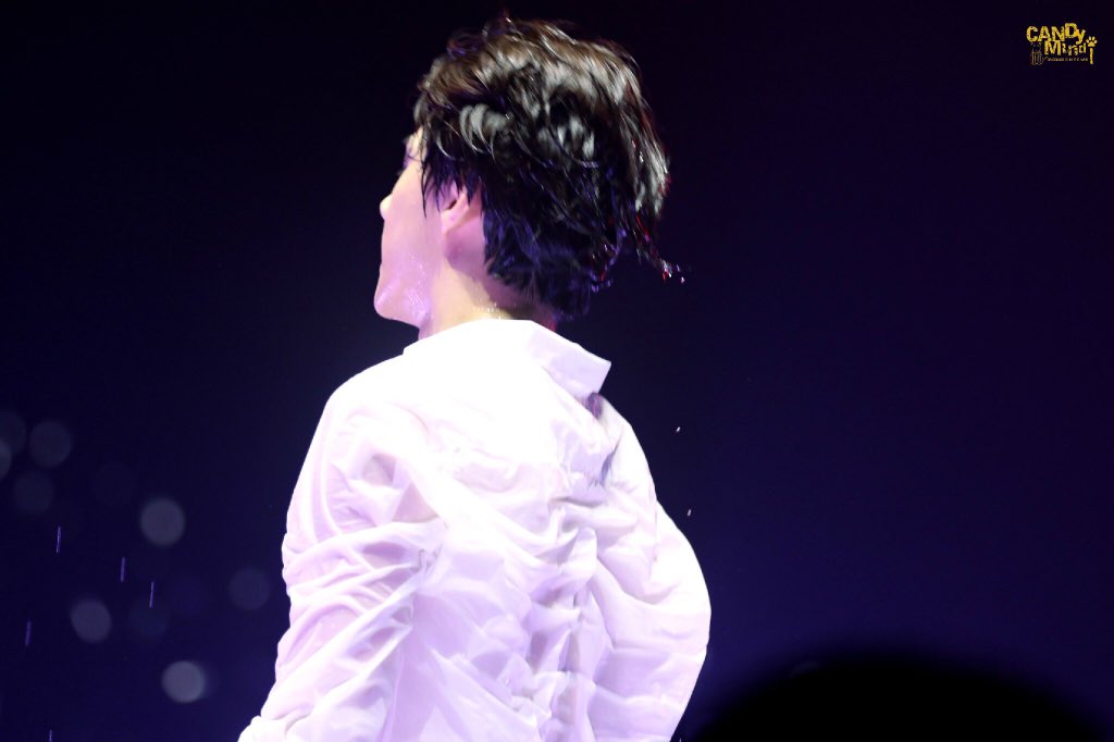 Mundy6894's tweet photo. #sehun  EXO' LUXION IN HK My Angel&amp;Devil https://t.co/kwmyqFalew