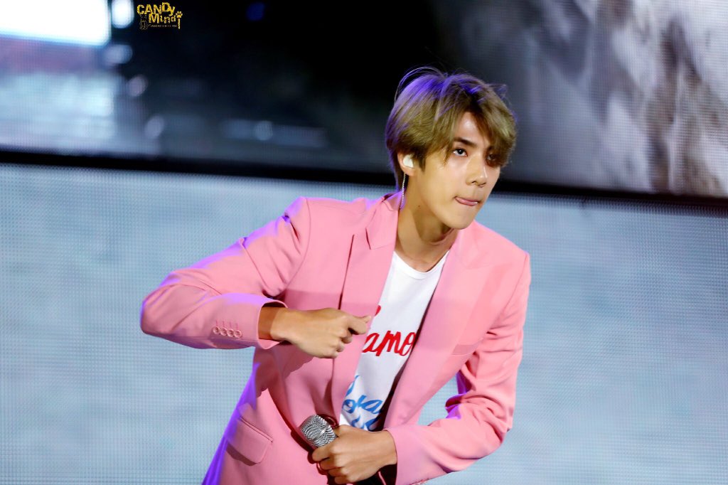 Mundy6894's tweet photo. #sehun  151004 https://t.co/ttiHYcmfyL