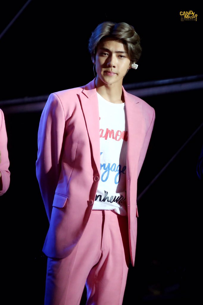 Mundy6894's tweet photo. #sehun  151004 https://t.co/ttiHYcmfyL