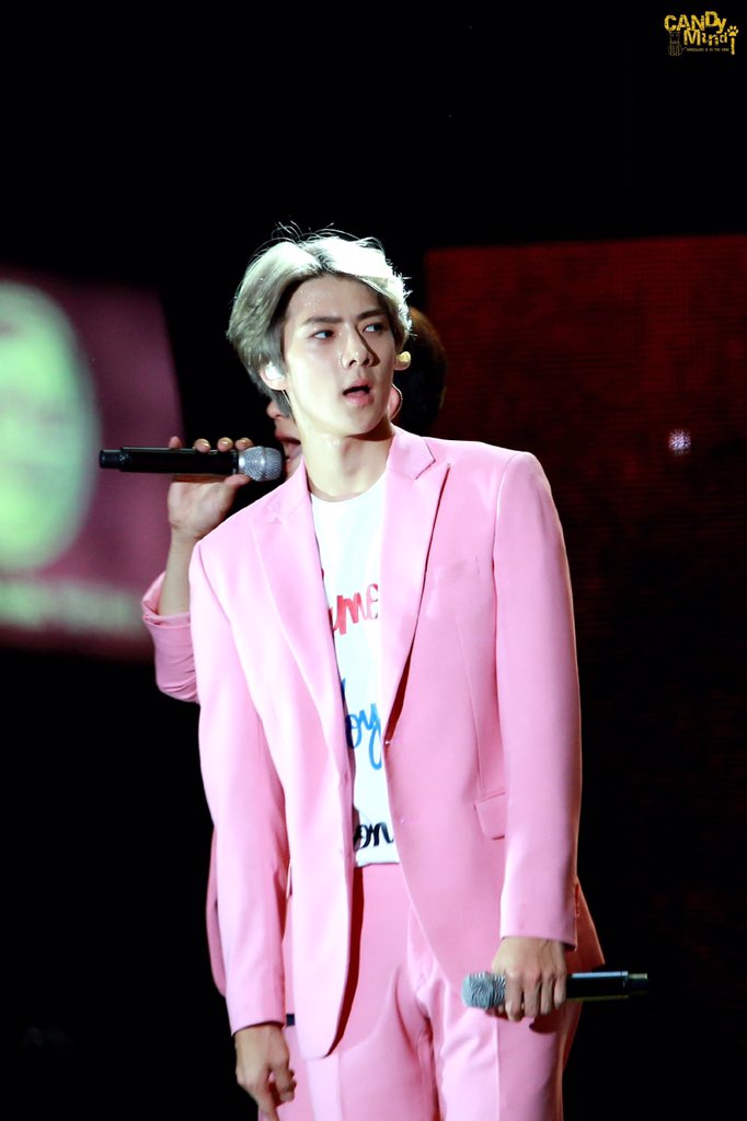 Mundy6894's tweet photo. #sehun  151004 https://t.co/ttiHYcmfyL