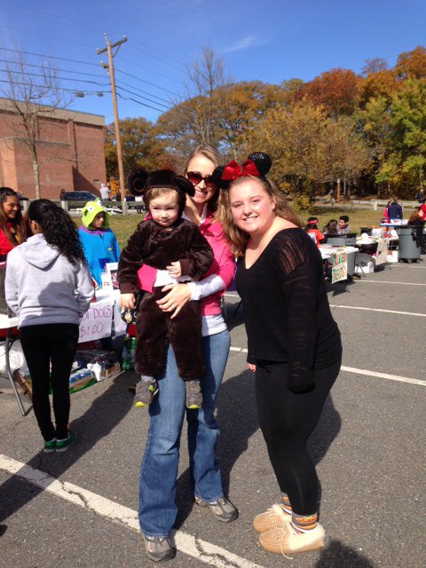 MaddoxBiology's tweet photo. @WHSFMP2019 Great time at #FallFest2015 #AwkwardToddler
@Nomexox @VMcGovern12 https://t.co/qXJw5Iv9MD