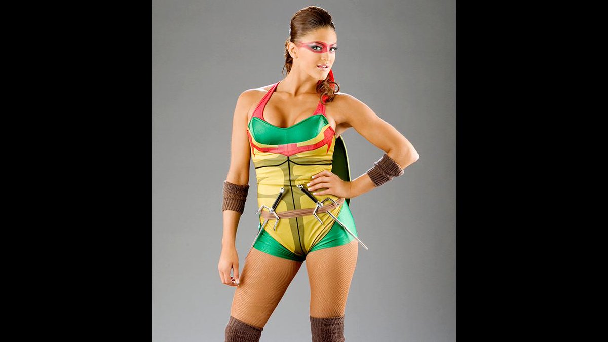 maemymomor's tweet photo. #HappyHalloweenWeekend @EveTorresGracie #HalloEVE #EveTorres #EveTorresGracie #beliEVErs ❤💚💛👻🎃 https://t.co/DG9Nd6D1Uz