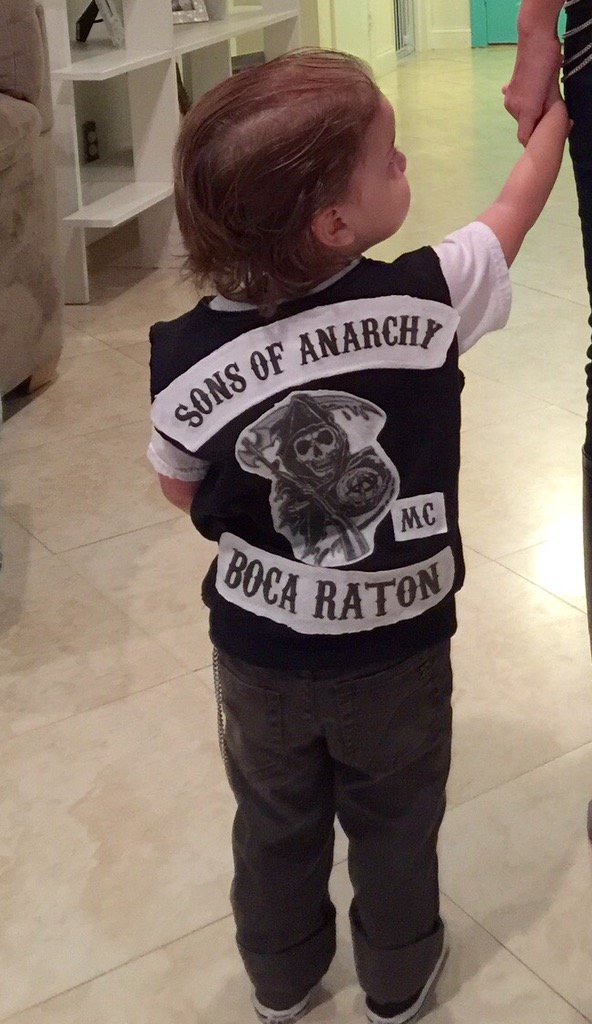JulesGreenstein's tweet photo. #SOA #bocachapter #miniprez #halloween2015 @SOAAddicts @sutterink @RustyCoones @davidlabrava @KateySagal @KimFCoates https://t.co/eCrp0l24Ez