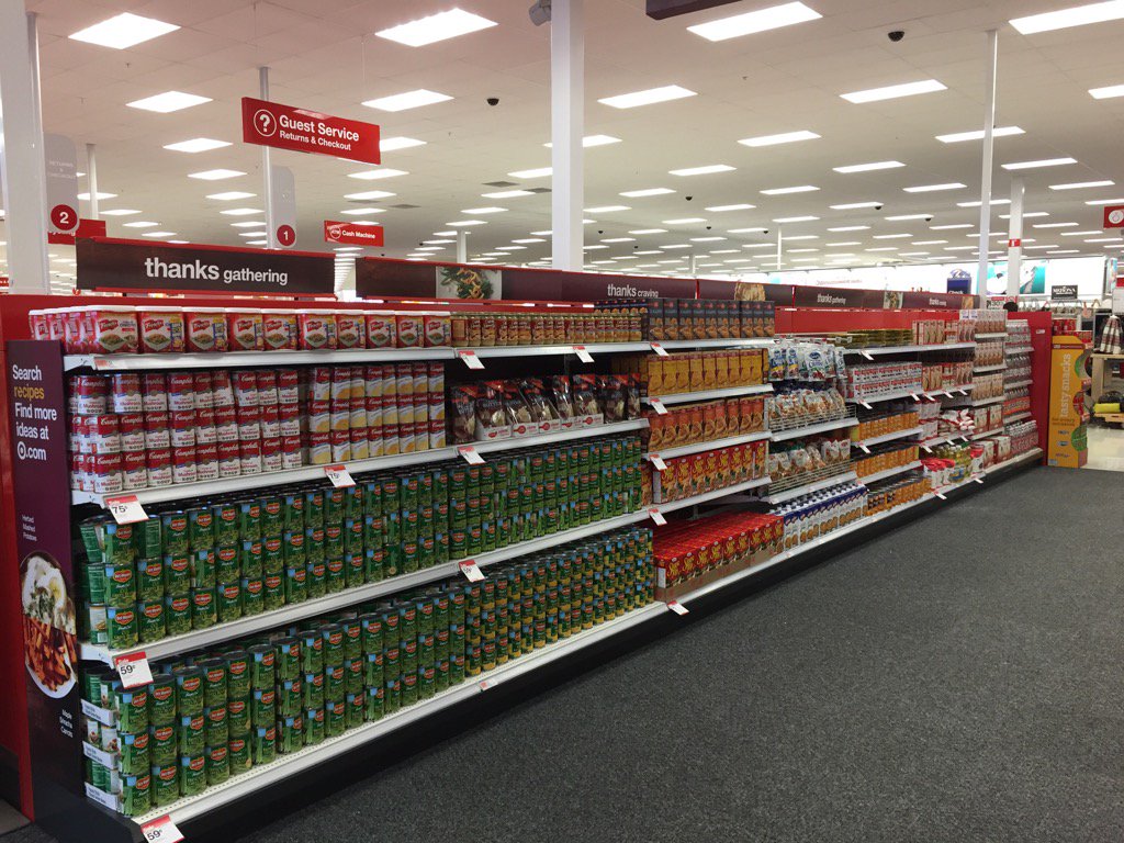 mdtucker131's tweet photo. Yesterday Halloween, today Thanksgiving. #ItsOnSale @TWilmingtonMA @achiarelli221 @JimHogan23 @samshah21 https://t.co/uTbxoyl2NN