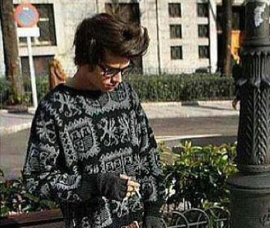 Hailey_Leitner's tweet photo. Looks like Harry and Zayn mashed together 😂 #voteonedirection #AMAs1D https://t.co/wIofTaza1i