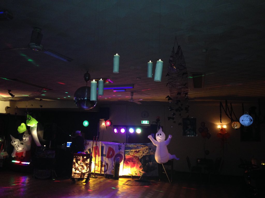 WooltonClub's tweet photo. Well done @BezzyBuddies another great Halloweenparty, Thankyou @migueldoforo @mdproductionsltd  a great performance https://t.co/an5Skwb7uX