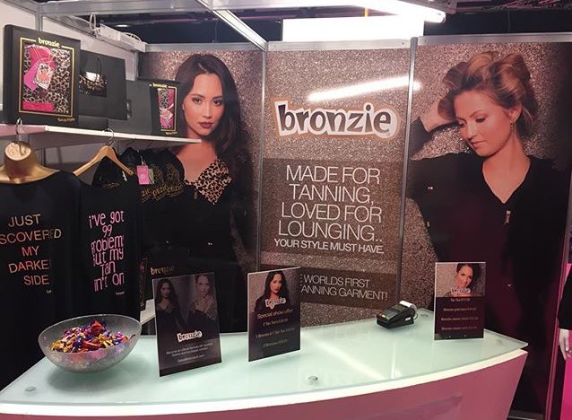 Bronzieuk's tweet photo. @Bronzieuk #TanTee #SilkySoft #AfterTan Launched @GirlsDayOutShow #Silky #Soft #TanSlogan ❤️ https://t.co/dRsHcgQuf8
