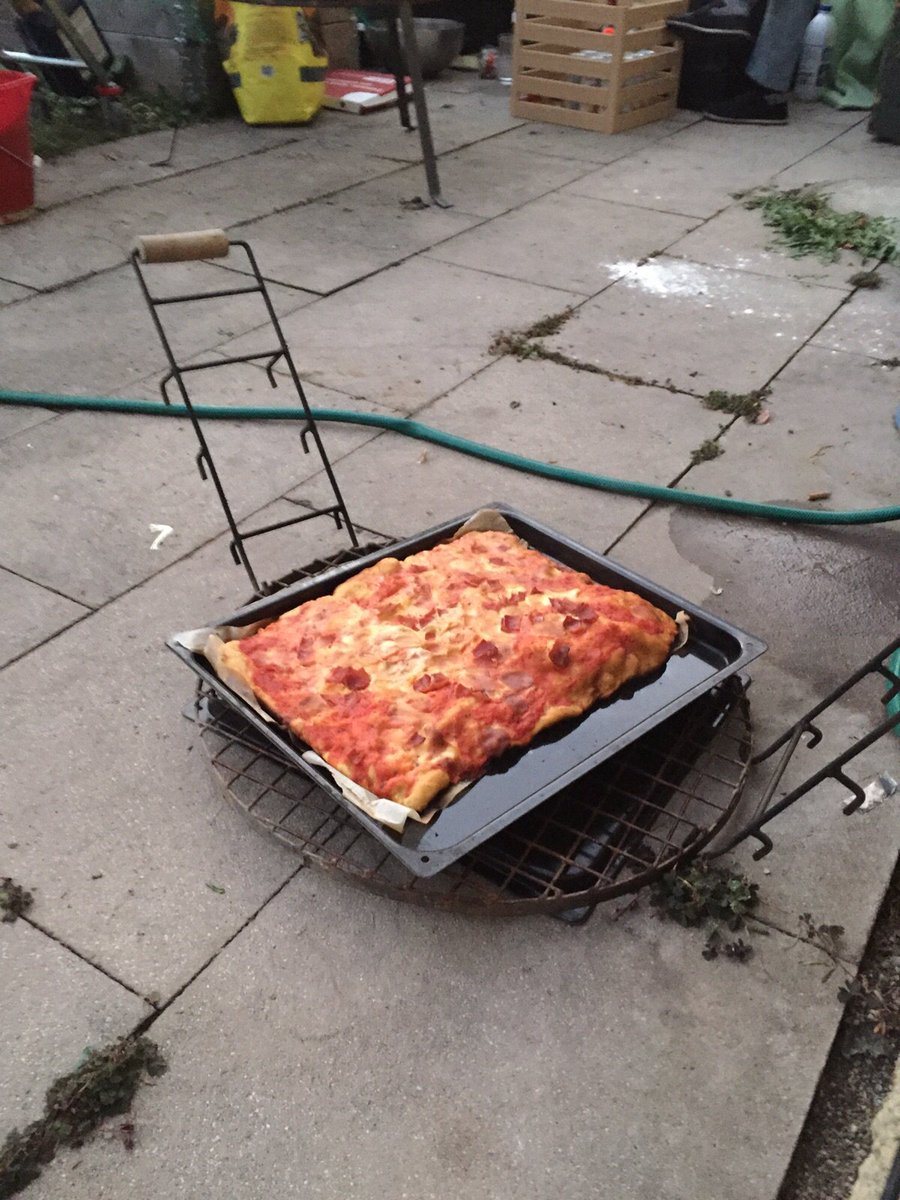 WGunplugged's tweet photo. Na, das hat doch geklappt ;) #pizza @ #WGunplugged - auch ohne Community ;) https://t.co/YTtYjCX8MM
