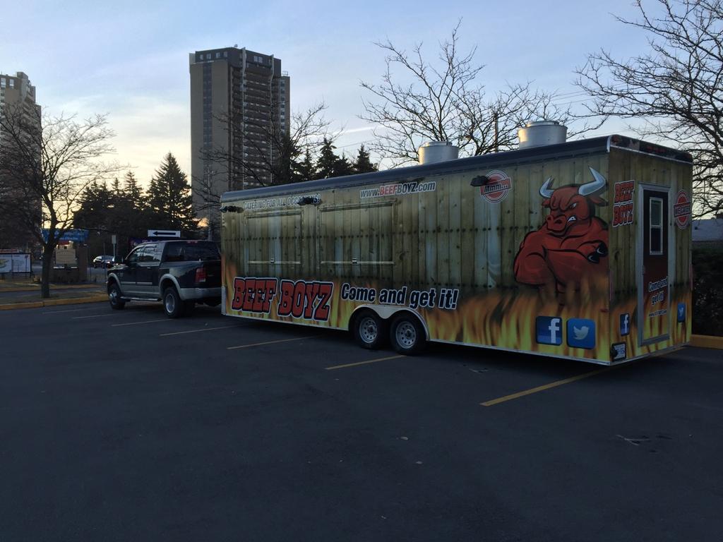 beef_boyz's tweet photo. Early morning firing up the grills serving till 4pm today, 2nd day in and rocking !! #streetfood #ottawa https://t.co/MPubuOZ0vg