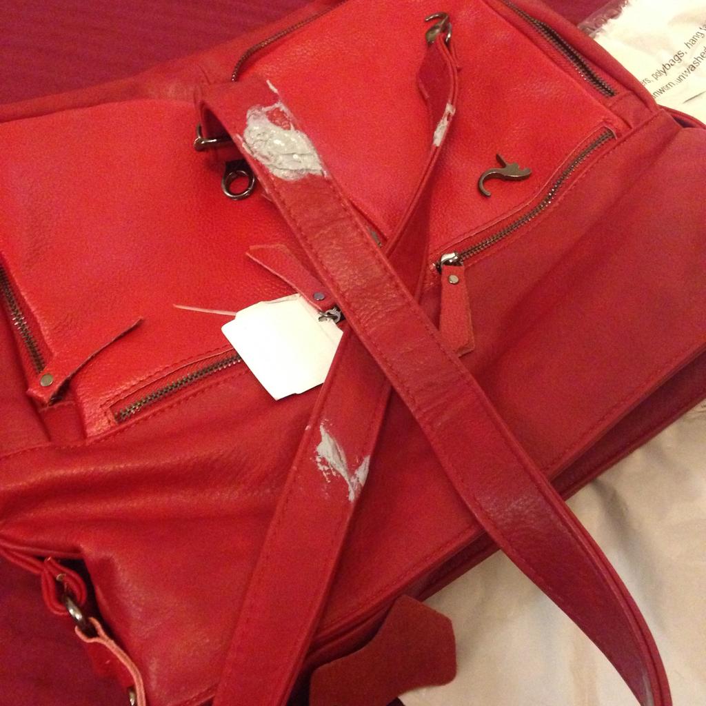 Dear <a href="/amazon/">Amazon</a>.pls chk what you deliver.Ordered a bag and see what I received.Handle broken and dirty.Pls sort it asap