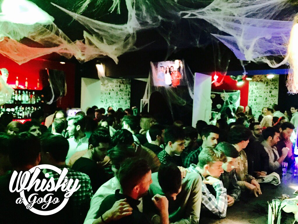 Whisky_a_GoGo_'s tweet photo. #HAZ RT y GANA: Botella+Cachimba.
#HALLOWEEN+HarlemShake+VIDEOtradicional.
#Decoración+Regalos.
#COPAS1€TodaLaNoche. https://t.co/r2MovUKh1F