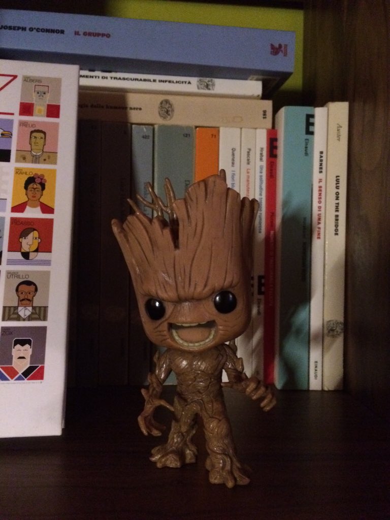 oksymoron's tweet photo. altro che foulard alla zia! #regalo #nipoti #luccacomics #angrygroot https://t.co/tMgo6bvkAU